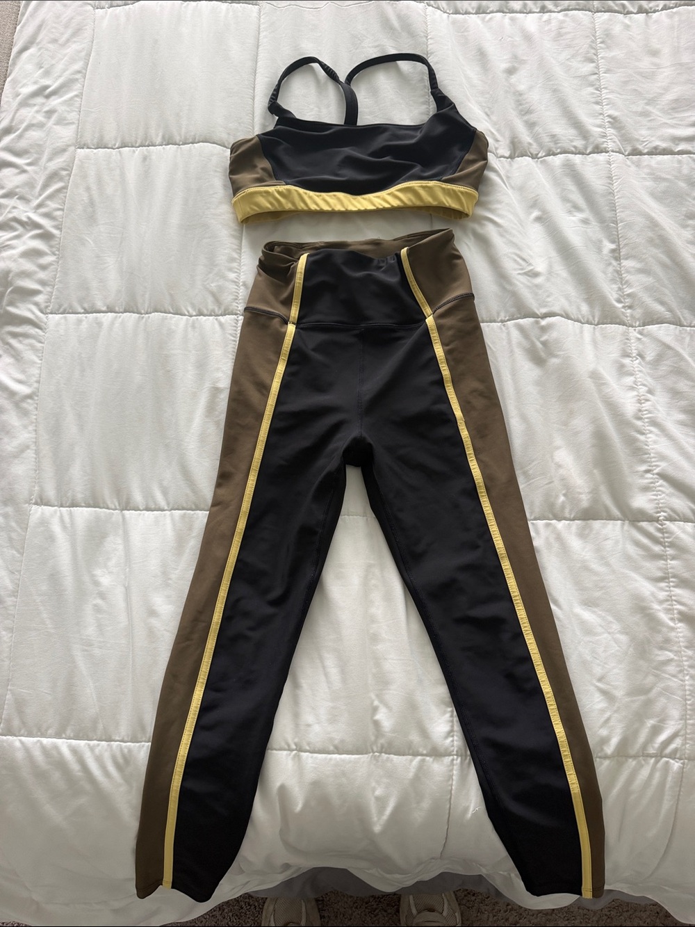 High-Rise Black Green Leggings and Bra Set with Yellow Accent